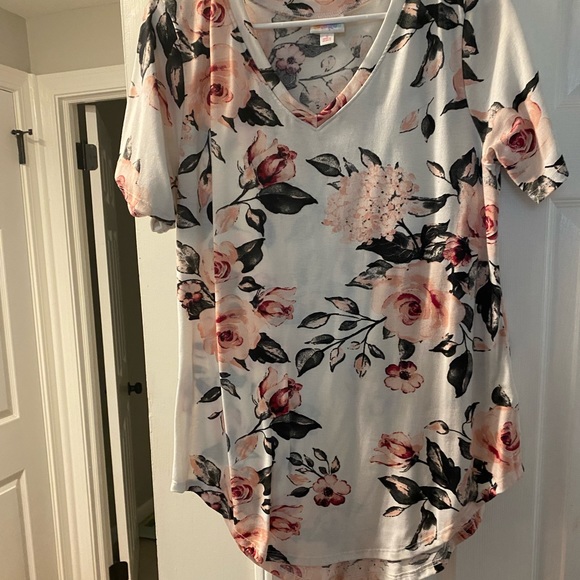πΉBNWOT Lularoe Iris size small πΉ - Picture 1 of 2